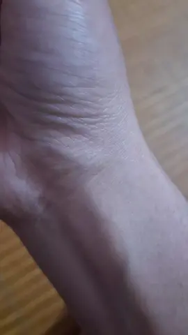 Chào em   Em khỏe mạnh rồi ra với mẹ nhé.  Ông bà ngoại đã biết có em rồi. Mặc dù ông bà không ủng hộ nhưng dù sao mẹ cũng là con của họ nên  ông bà vẫn không thể thay đổi.  Mẹ đã ngấm người trong nước mắt 1 lần nữa để ông bà chấp nhận rằng con gái của họ sẽ làm mẹ đơn thân. Sau này chắc mẹ con mình sẽ làm phiền ông bà nhiều. Em ngoan rồi ra với mẹ nhé. Yêu em