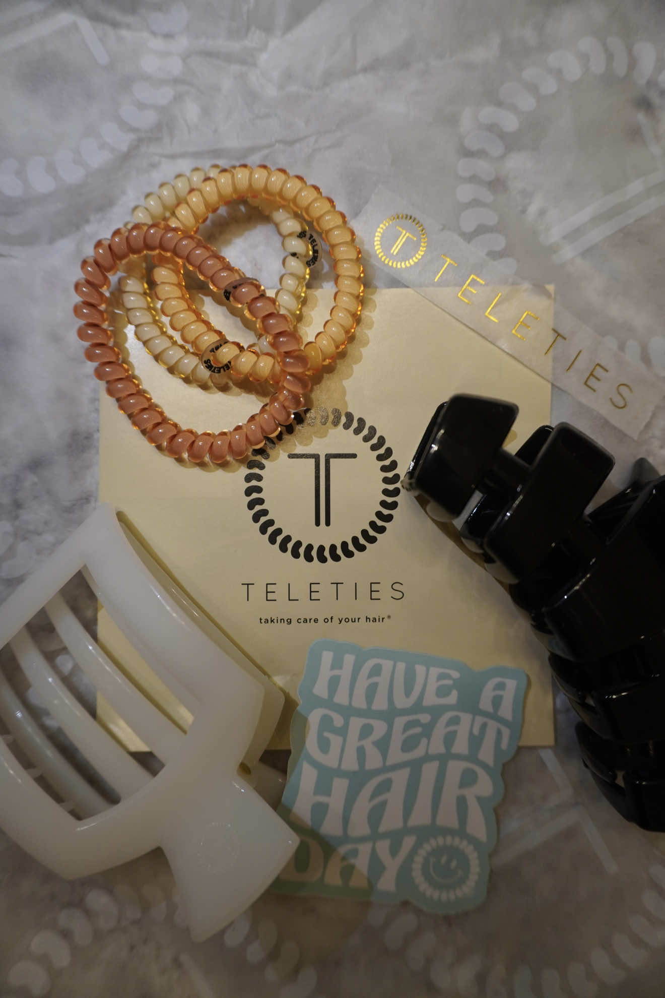 Thank you @TELETIES !! Use code ALLISONDENT03 at checkout for 10% off🥰  #contentcreator #teleties #clawclip #dontbreak #pr #ugc #11daystogetabranddeal  