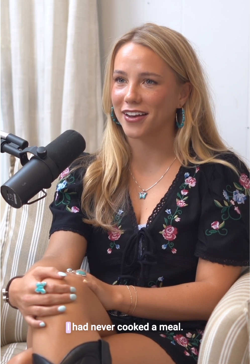 Avery Anna shares what it was like to be 17 and move to Nashville alone to pursue music. 🤍 @Avery Anna  #houseguestpodcast #averyanna #countrymusic #growingupfast 