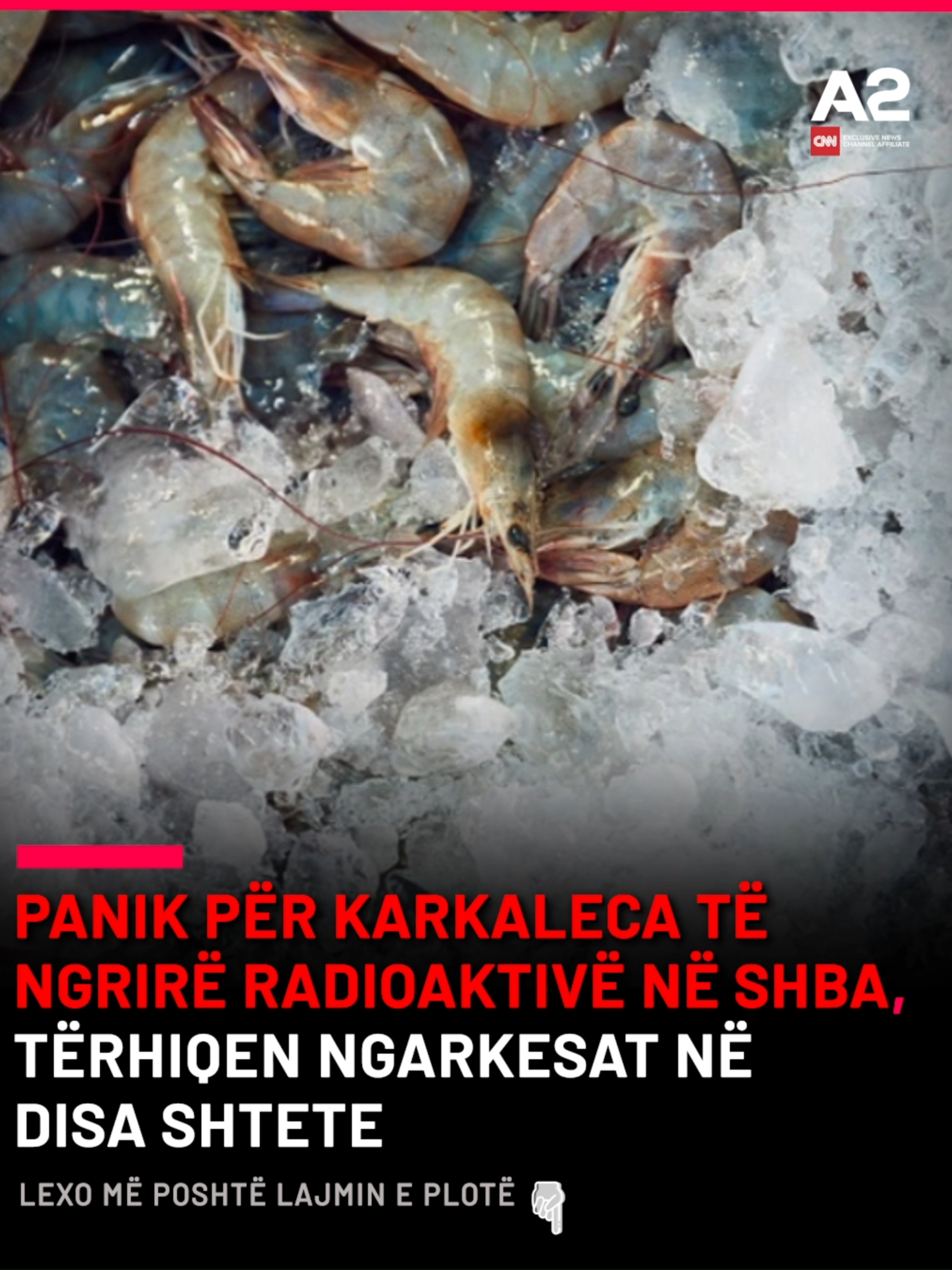 Autoritetet federale në SHBA njoftuan të enjten se shqetësimet po rriten në vend për sasitë e karkalecave të ngrira që mund të jenë ekspozuar ndaj kontaminimit radioaktiv. Southwind Foods me seli në Kaliforni po tërheq nga tregu karkalecat e ngrira të shitura nën markat Sand Bar, Arctic Shores, Best Yet, Great American dhe First Street. Produktet e paketuara u shpërndanë në dyqane dhe shitës me shumicë midis 17 korrikut dhe 8 gushtit në nëntë shtete: Alabama, Arizona, Kaliforni, Massachusetts, Minesota, Pensilvani, Utah, Virxhinia dhe Uashington. Autoritetet thonë se produktet mund të jenë kontaminuar me cezium-137, një izotop radioaktiv i prodhuar si nënprodukt i reaksioneve bërthamore. Më herët këtë javë, dyqanet Walmart tërhoqën gjithashtu pako me karkaleca të ngrira të papërpunuara Great Value në 13 shtete për shkak të shqetësimeve rreth kontaminimit të mundshëm radioaktiv. Administrata Amerikane e Ushqimit dhe Barnave (FDA) lëshoi një alarm sigurie pasi inspektorët federalë gjetën cezium-137 në kontejnerë që mbërritën në katër porte amerikane dhe në një mostër të karkalecave të ngrira të importuara nga kompania indoneziane BMS Foods. FDA po këshillon konsumatorët të mos konsumojnë produktet e tërhequra. Ceziumi-137 zbulohet përgjithësisht në mjedis - në ushqim, tokë dhe ajër - por rreziku kryesor për shëndetin lind nga ekspozimi afatgjatë dhe i përsëritur në doza të ulëta, të cilat mund të rrisin gjasat e zhvillimit të kancerit. #a2cnn #lajmeshqip #shqiperi #like #share #follow #comment
