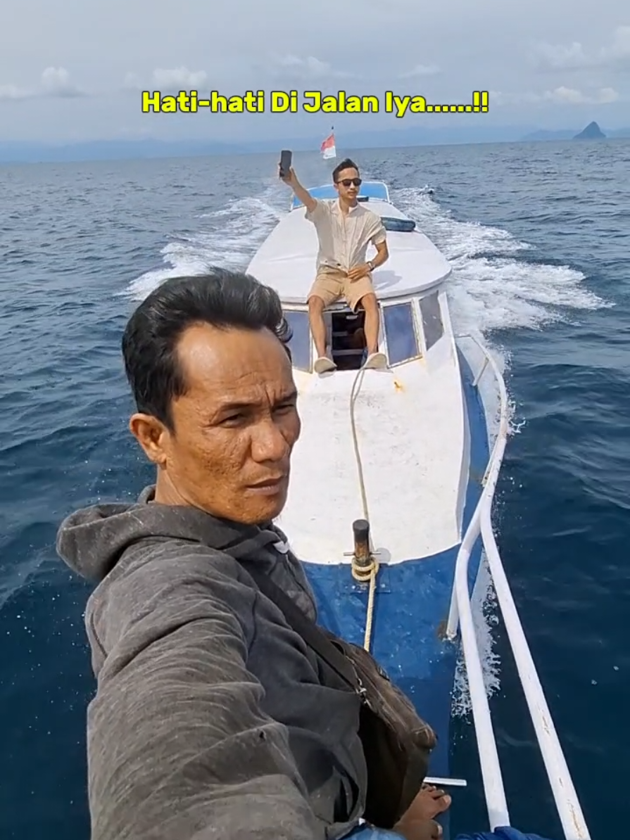 Hati-hati Di Jalan Iya ...... !!  Perjalanan Naik Kapal/Speedboat Dari Pantai Pandan Menuju Pulau Mursala, Kalimantung, Badalu, dan Blue Spot !!  Buat Yang Mau Berwisata Kesana, DM saya agar ku berikan No Wa Pemilik Kapal Penyebrangan 👌