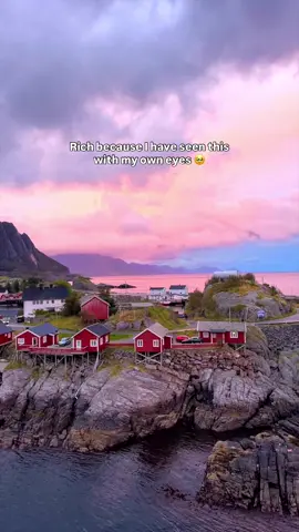 Saw the most insane sunset in Lofoten Islands 📍Hamnoy Bridge What’s the most beautiful sunset you have seen 🌄 ——— If you’re new here, hi! I’m Priyanka, a USA-based travel content creator. Follow @roamwithpri for bucket-list travel inspiration from USA and stunning destinations around the world 🙌 ——— #lofotposten #lofotenislands #sunsetlove #chasingsunset #lofotennorway