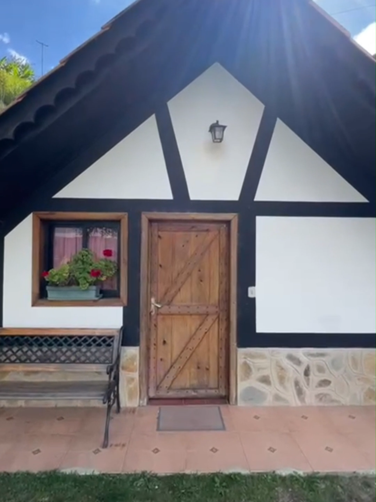 Escápate a la magia de la Colonia Tovar 🌲❄  Vive la experiencia única de hospedarte en Cabañas Leidy: comodidad, naturaleza y paisajes que enamoran 😍🏡 📲 ¡Reserva ahora y disfruta tu momento especial! #coloniatovar🇩🇪 #venezuela #hospedaje #viaje #coloniatovar #vacaciones