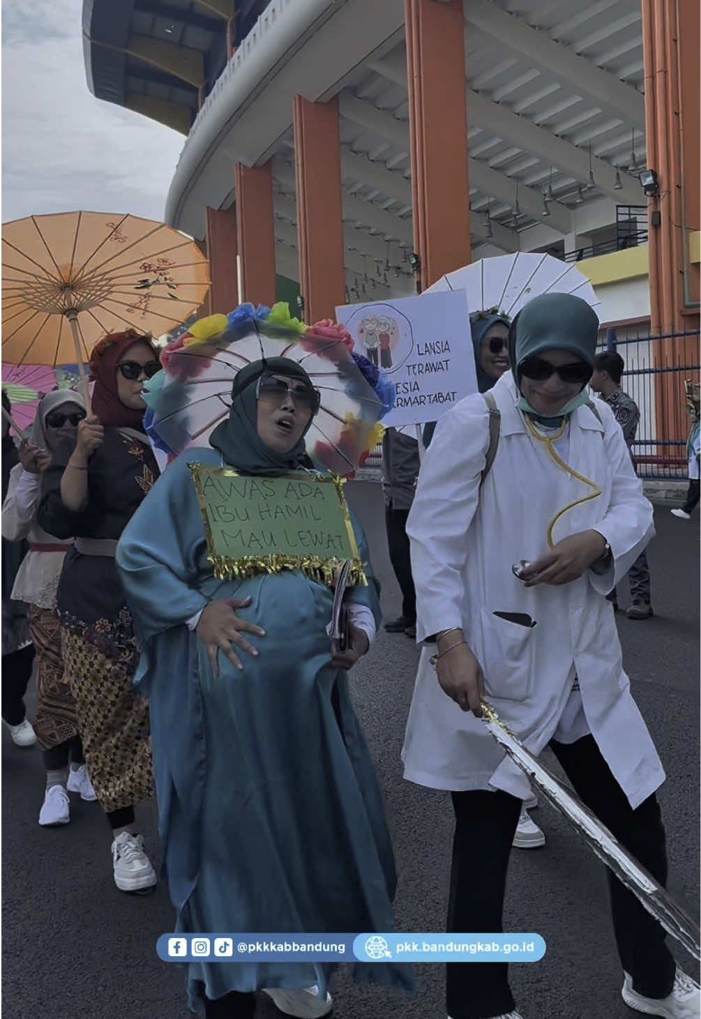 Selamat Kecamatan Cileunyi Meraih Juara Pertama Karnaval Jambore PKK.
