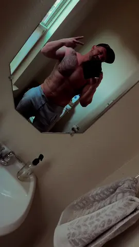 Happy #flexfriday #gym #FitTok #fitfam