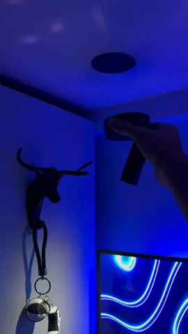 Magnetic spotlight solid nito magnetic tapos ang tagal ma lowbat #spotlight #magneticlight #roomdecor #roomsetup 