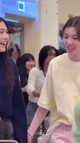 Only couples in love do that🤭#ormkornnaphat #linglingkwong #lingorm 