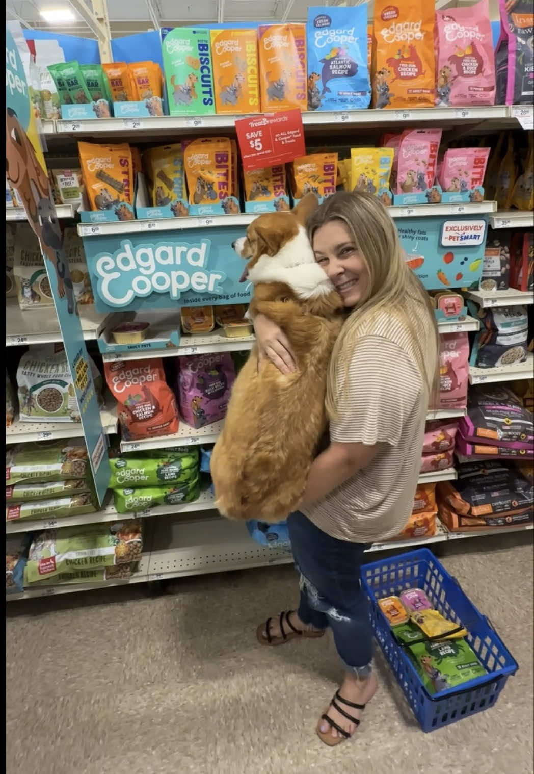 #EdgardCooperPartner come shopping with me at @PetSmart to get some @Edgard & Cooper 🤩 recipes are all made with high quality ingredients your pups will love!! can’t wait for you to try it too🩵 #EdgardCooperFoodUS #dogmom #ad #EdgardCooper 