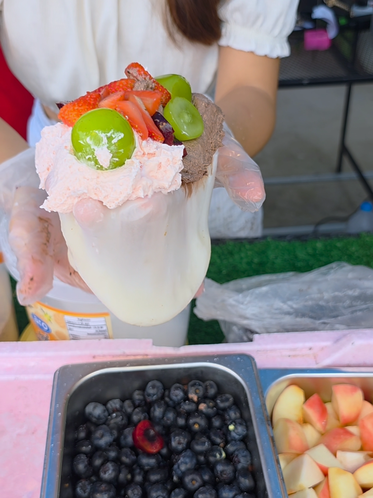 ชิ้นนี้ไซส์L  ทาครีมชีมแบบจุกๆ ผลไม้แน่นๆ #ร้านเดลี่ครีมเบเกอร์รี่โคราช ทุกวัน ตลาดนัดเซฟวันโคราช #streetfood 