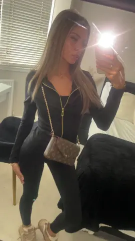 cannot beat a gold zip #foryoupagе #fyp #jacket 