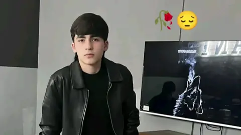 Hamı qoydu getdi sende hamı kimi qoyub getdin men kimi qaldı bes😭😭🥀🥀🥀#CapCut #ümidim #CapCut 