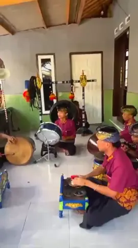 Lagu bali Jagung Bakar versi Ale-Ale D.M.S💃🏻👹 #lagujagungbakar #jagungbakar #alealedalealedatumutersejagat #alealedatumutermontongbune #lomboktiktok 