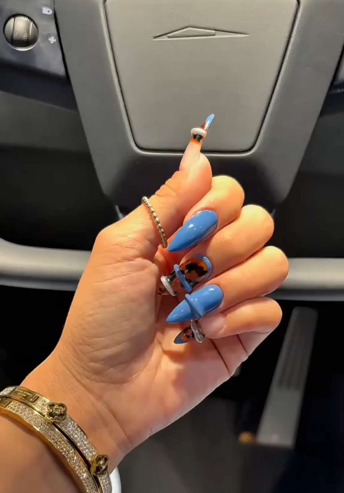 The NEW nail trend everyone’s about to be obsessed with ✨ #nailart #nailinspo #nailtok #fallaesthetic #fyp 