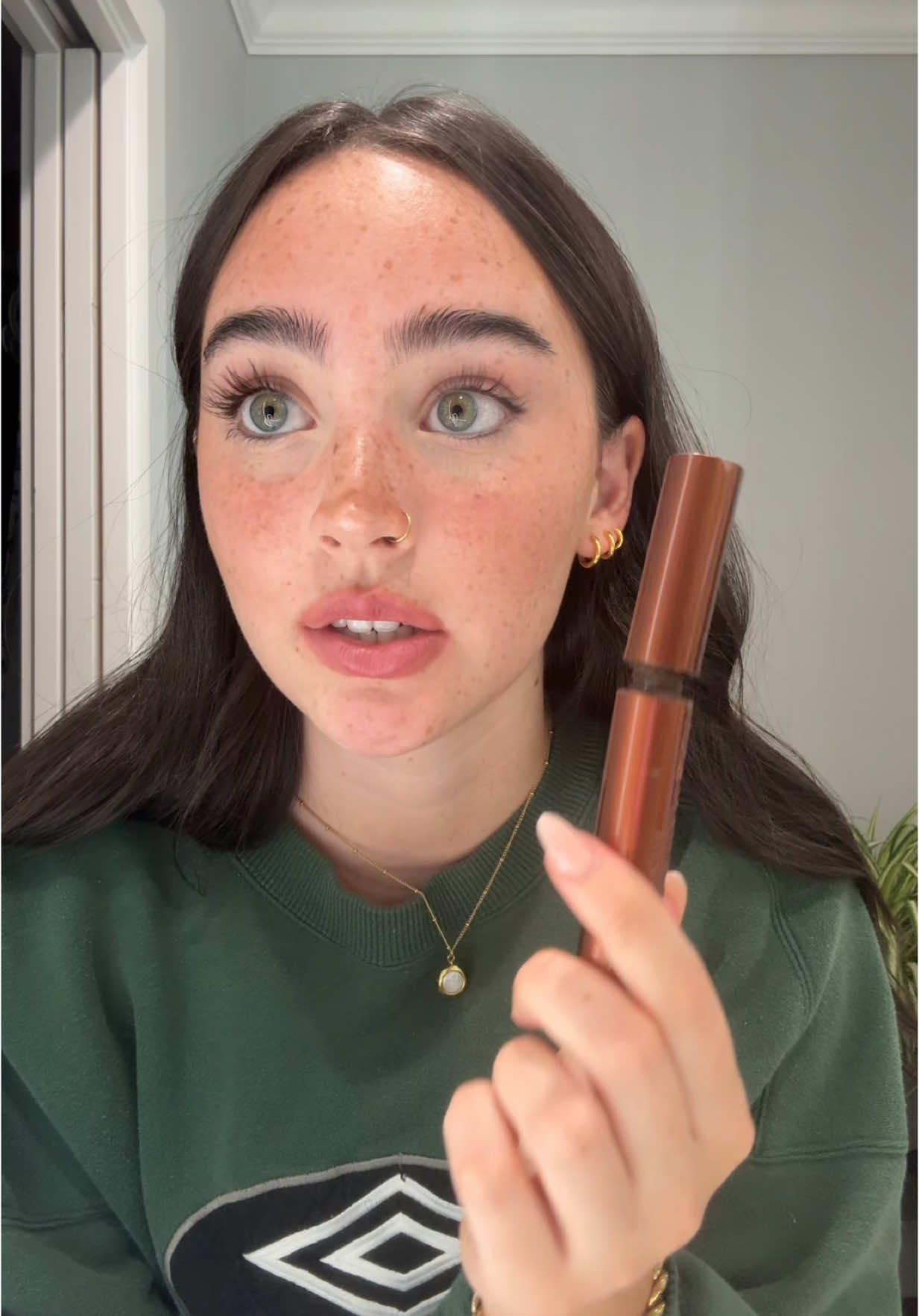 A lot of you have asked , so here’s a simple mascara video! @Too Faced @Prada 🫶🫶