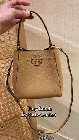น้องน่ารักมากกกก🥰 McGraw Bucket #toryburch #toryburchusa #toryburchthailand #แบรนด์เนม #กระเป๋าแบรนด์เนม 