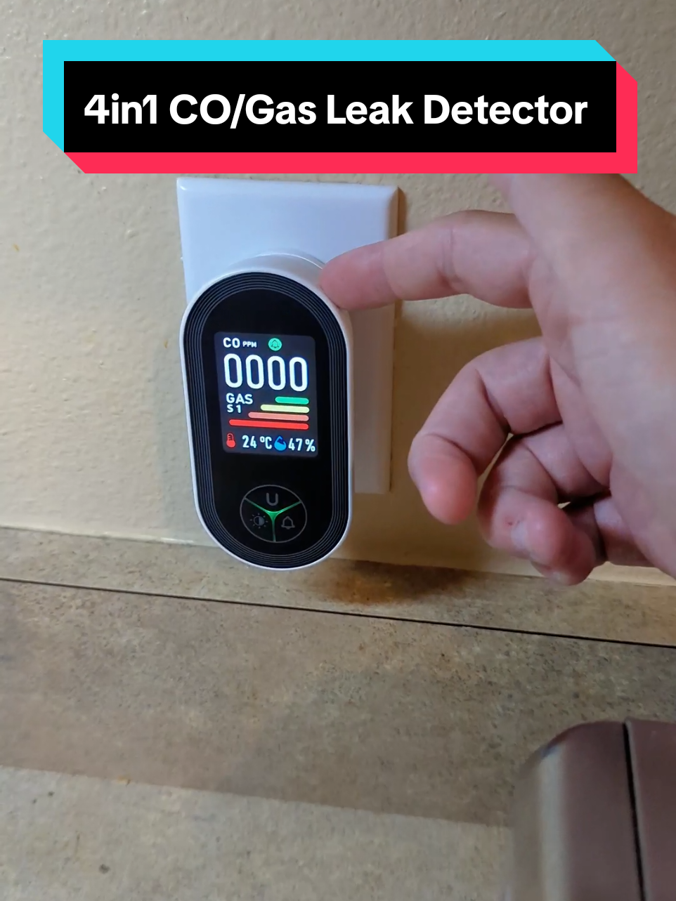 Something like this is worth anything! Portable 4 in 1 CO/Gas leak detector! 😳 #carbonmonoxideawareness #coleakdetector #carbonmonoxidealarm #gasleakdetector 