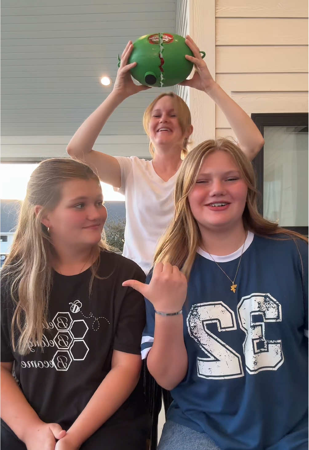 Who is the FASTEST?! #challenge #gettoknowme #watermelonchallenge 