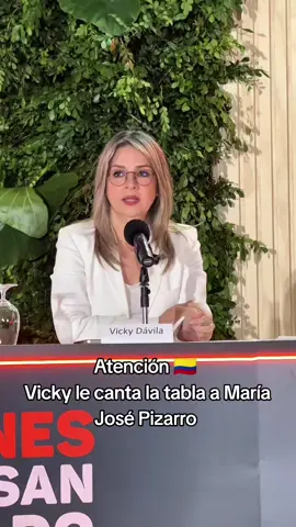 Urgente 🇨🇴  Magistral cantada de tabla de Vicky Dávila  a María José Pizarro y a Gustavo Petro en Cartagena en el congreso de Asobolsa donde el auditorio rompe en aplausos a la candidata  