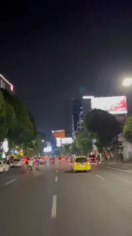 surabaya night vibes #surabaya #surabayatiktok #nightvibes #vibessurabaya #tunjunganplaza 
