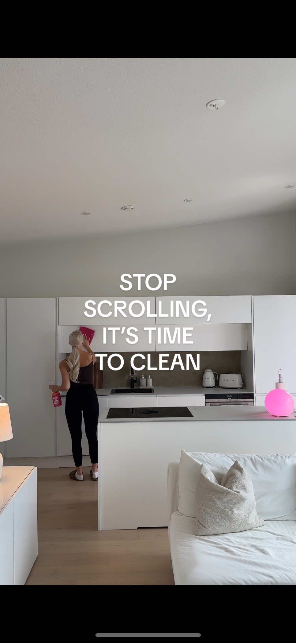 your sign to get up and clean for the weekend 🎧💞🧺🧽🫧  @The Pink Stuff brand ambassador  #CleanTok #cleaningmotivation #cleanwithme #speedclean #cleaninginspo 