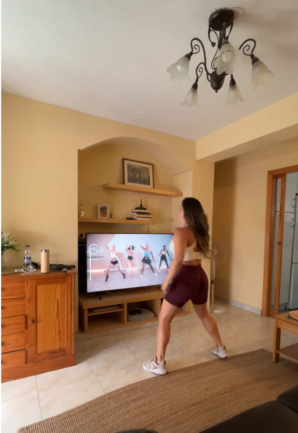 Con Tara’s body imposible aburrirse 😂🙌🏻 tenes que hacerlo #cardioworkout #cardioencasa #fyp #tarasbody #viral  