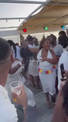 Assanhada, volta a meter😭 Brincam mal… #🇦🇴 #foryou #luanda #fy #angola #meme #reaction #adoço #peruca 