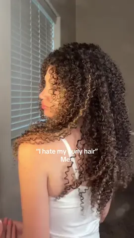 I love my curls sm @Gisou #curlyhairtutorial #3chair #curlsroutine 