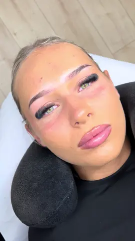 🤍Deluxe Russian Volume🤍 Länge 9-15 mm im DD Curl Dauer der Behandlung ca. 1,5 Stunden je nach Dichte der Eigenwimpern. Jede Wimper ist einzeln beklebt und es ist absolut nichts verklebt. _________ #wimpernverlängerung #lashes #lashlove #lashextentions #wimpernvolumen   :1Technik              