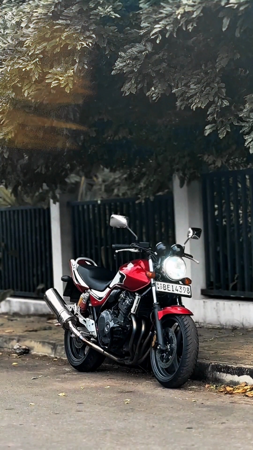 දුවන්නේ නැති ඒවා 🥹❤️ @Rᴏᴡᴅʏ @kavishan 👹️🌀 #cb400revo #japanbikes🇯🇵❤️ #honda #highcapacitysrilanka🇱🇰 #trending #viral #creatorsearchinsights #goviral #views #foryou 