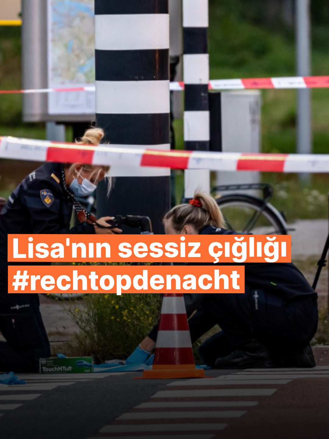 Amsterdam’da 17 yaşındaki Lisa, evine bisikletle dönerken vahşice saldırıya uğrayarak hayatını kaybetti. Olayla ilgili 22 yaşındaki bir şüpheli gözaltına alındı.  Şüpheli, geçtiğimiz günlerde başka bir kadına yönelik cinsel saldırıdan da tutuklanmıştı. Polis, olay anına dair güvenlik kamerası görüntülerini incelemeye devam ediyor ve görgü tanıklarını arıyor. Bölge halkı olayın ardından büyük endişe yaşarken, yetkililer ek güvenlik önlemleri alınabileceğini açıkladı. #Hollanda #Amsterdam #avrupa #almanya #avrupaturkleri #fransa #belçika #Haber #hollandadakitürkler #haber #hava #ab #Rotterdam #denhaag