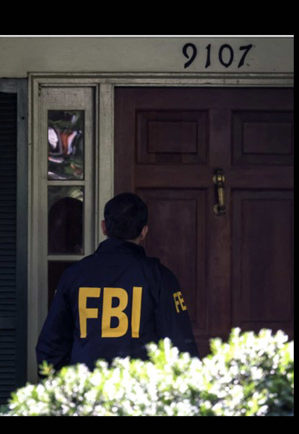 📍 Bethesda, Maryland | El FBI requisó este viernes la casa del exasesor de seguridad nacional John Bolton como parte de una “investigación de seguridad nacional en busca de documentos clasificados”. Bolton prestó servicio durante dos administraciones republicanas, primero como embajador ante las Naciones Unidas durante el Gobierno de George W. Bush, y más tarde como asesor de seguridad nacional en el primer mandato de Trump durante aproximadamente un año y medio. Más detalles en el link.