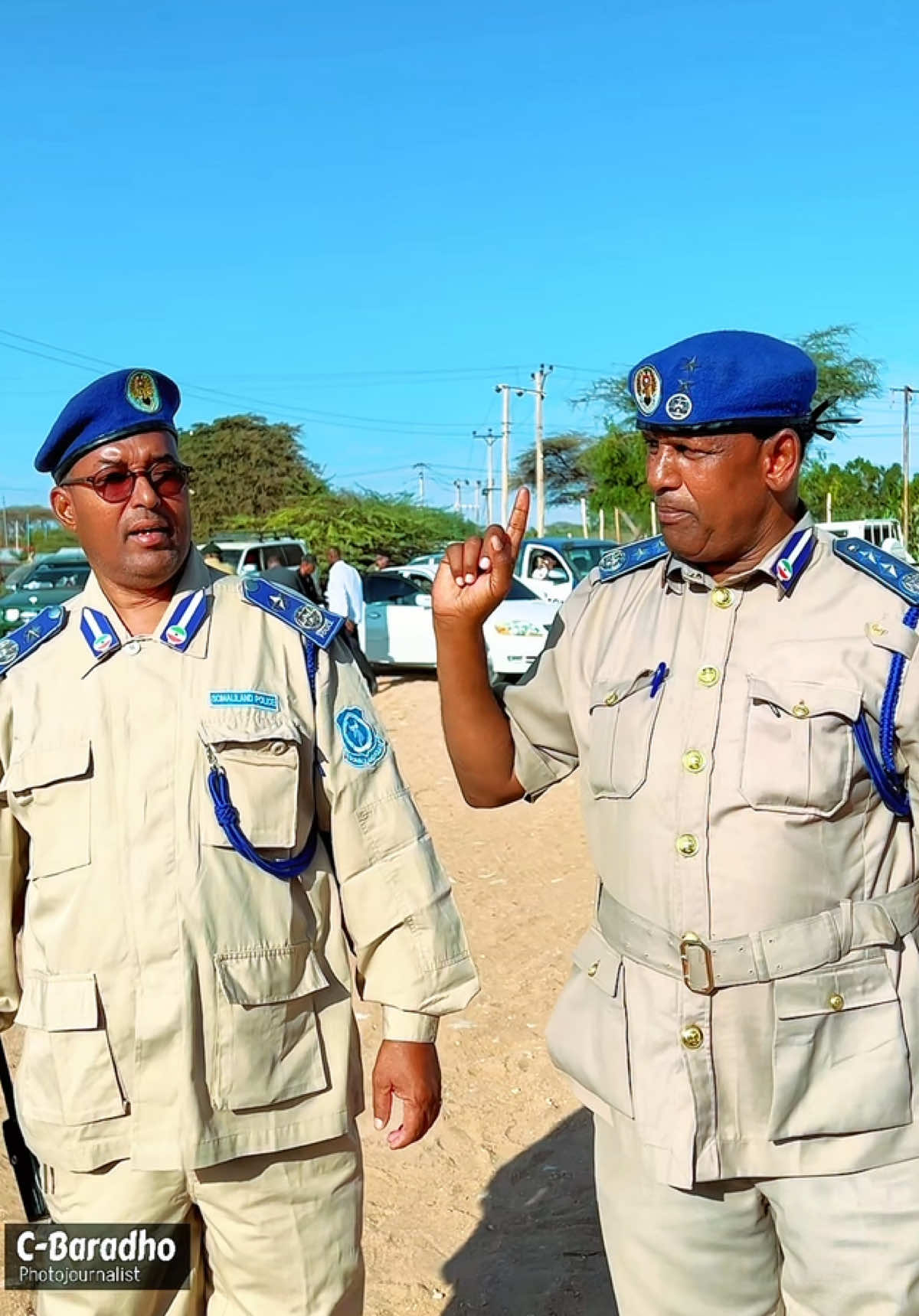 Police ku Waa Saaxiibka dad waynaha👮‍♀️. #somalilandtiktok💚🤍❤ #burkinatiktok🇧🇫 #somalitiktok #police 