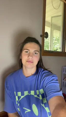 Every tiktok I watch everyone is making their bed in the morning with a single blanket!! How?  #morningroutine #blanket #bedsharing #softblankets #multipleblankets 