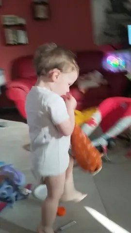 quand je dis qu'il faut ranger 😅 #chute #enfants #drole_videos #boum #jouet 