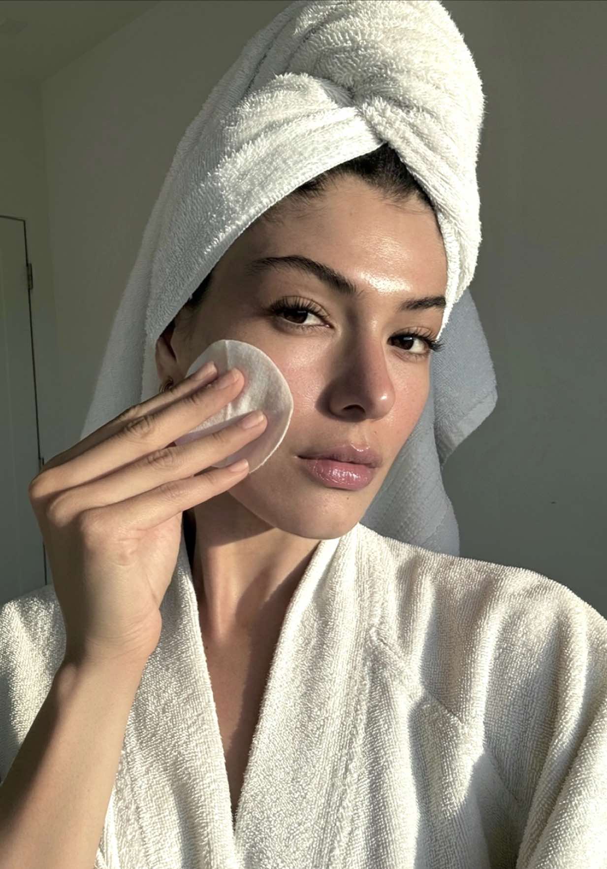 Gentle mornings start here 🌿 Gentle Reset Daily Exfoliating Pads smooth, brighten and prep your skin with a blend of mandelic and lactic acids, leaving you fresh and glowing without irritation. Perfect for your AM routine or as a quick reset anytime, anywhere. Early access begins August 25 exclusively on the Sephora app. Launching August 26: @sephora  @sephoracanada  @Sephora UK  Sephora EU summerfridays.com @SPACE NK  @Cult Beauty  Coming Soon: August 27 - @Revolve  August 29 – Sephora at @Kohl’s 