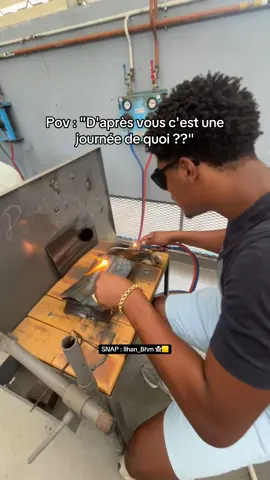 Alors ?😂 D'après vous c'est quel type de journée ?❤️💚🖤🇲🇶 #bhmquoii #fyp #pourtoi Snap :Ilhan_bhm 👻🟨 (J'attends vos commentaires)