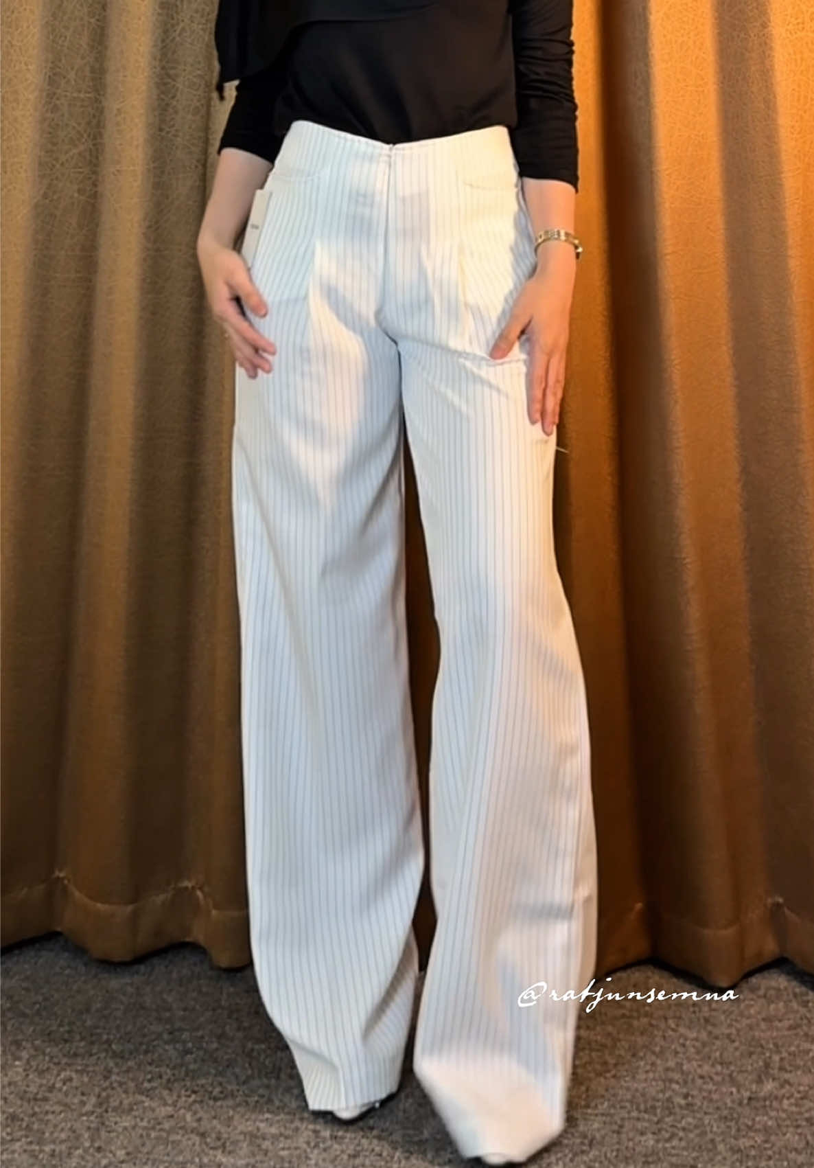 Bikin kaki keliatan jenjang gasih🥰😍 #celanakulot #loosepants 