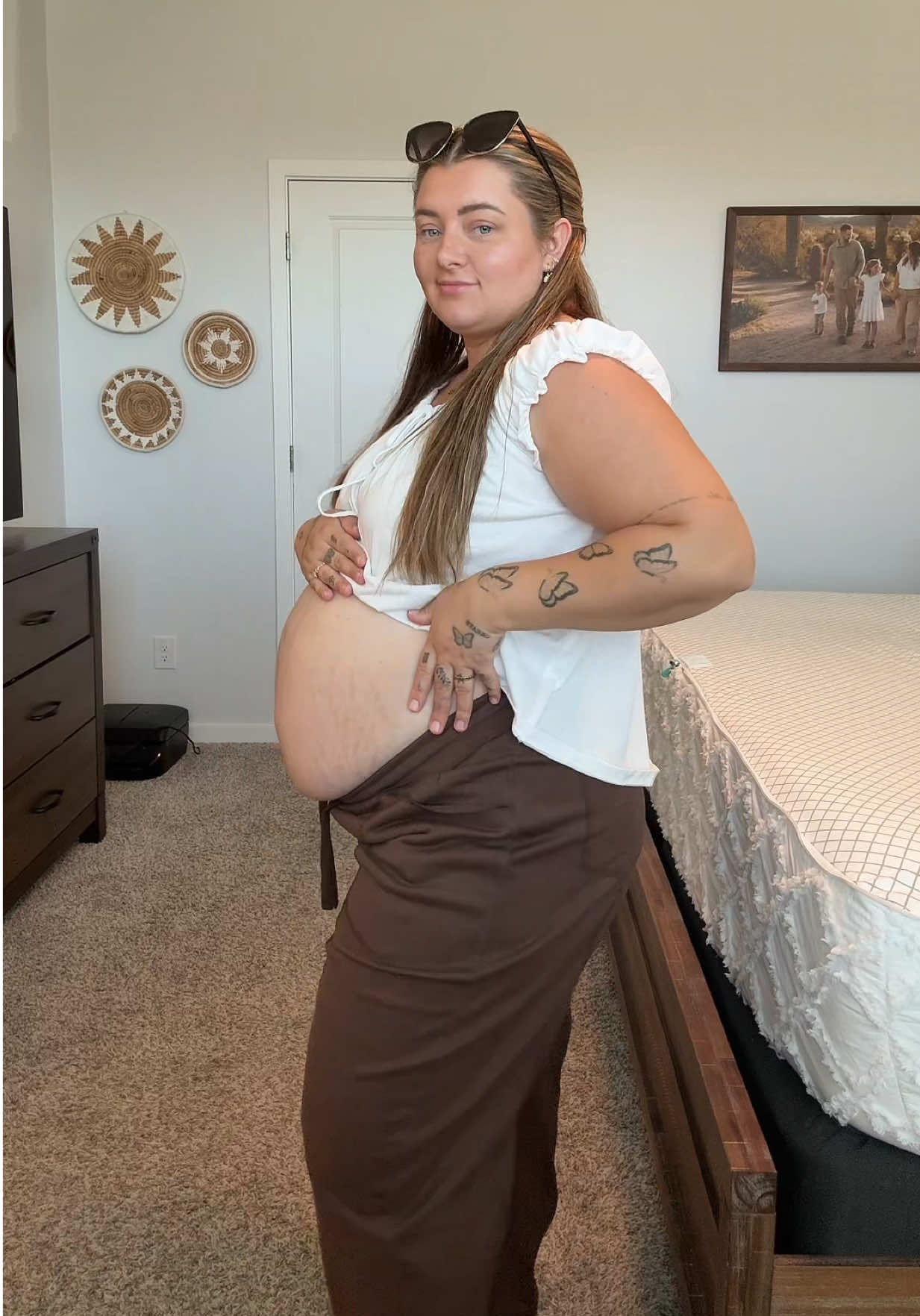 Wait I think I love these pants!! My whole outfit is on my Amazon storefront 🤰🫶🏼🤎 #25weeks #sweatpants #outfit #midsize 