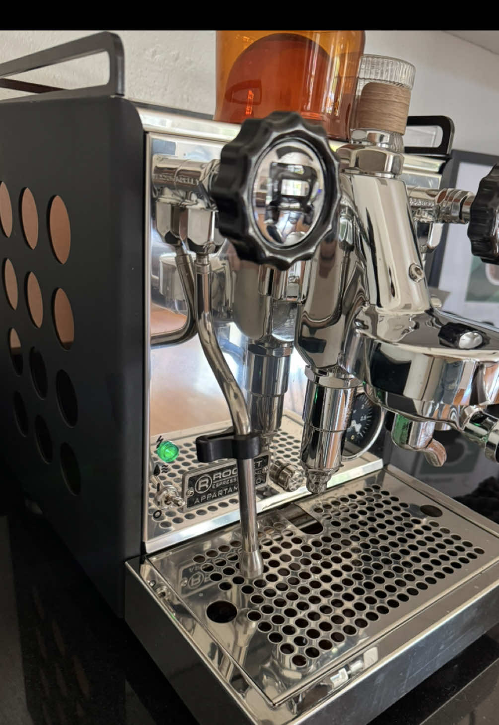 I hope you all know you should be backflushing your espresso machines weekly 🤭💦 #coffeetok #espressomachine #fyp #coffeeathome #creatorsearchinsights 