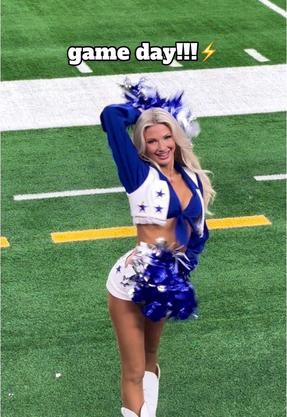 I love game daysss…🎵⚡️🤩 #dallascowboyscheerleaders #dcc #americassweethearts #cowboys #procheerleader #dancer #nflcheerleader @Dallas Cowboys Cheerleaders 