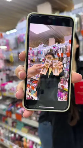 Prinsă pentru totdeauna între strălucire naturală, priviri hipnotizante și acel glow irezistibil! 💖 #glow #makeup #girls #shopingtime #auroramultimarket 