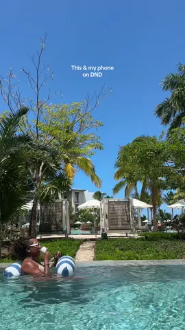 This and my phone on DND. Why does life instantly feel better on vacation? #thisandtrend #vacationvibes #dnd #thisand 