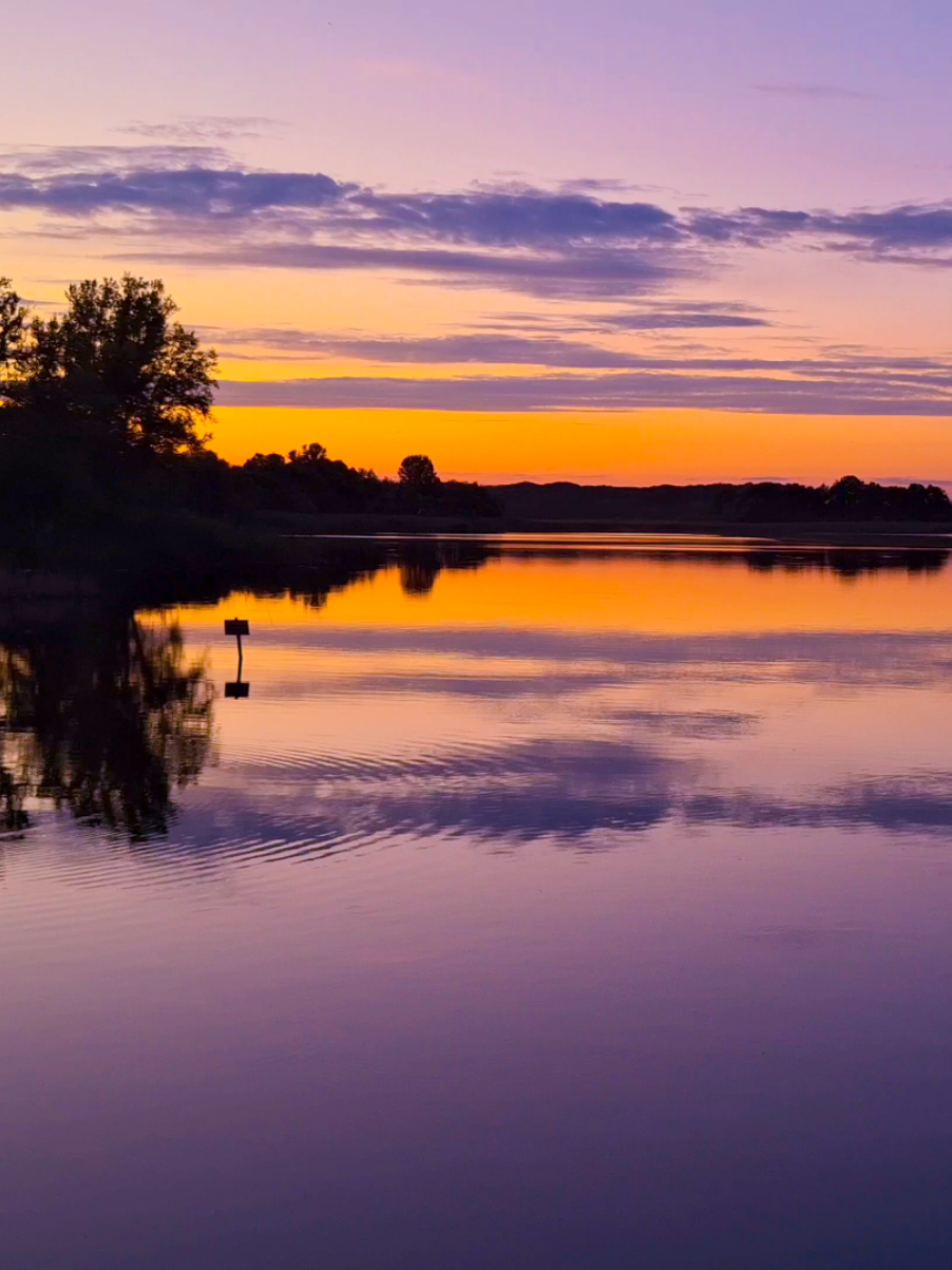 perfect summer sunset by the lake  #real #fypシ゚ #vibes #atmosphere #sunsetlover 