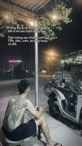 21+ Trăng kia ai vẽ mà tròn, đường đời ai vẽ sao toàn đắng cay. Tỉnh mộng sau những cơn say Tình, tiền, cơm, áo loay hoay cả đời. #xh 