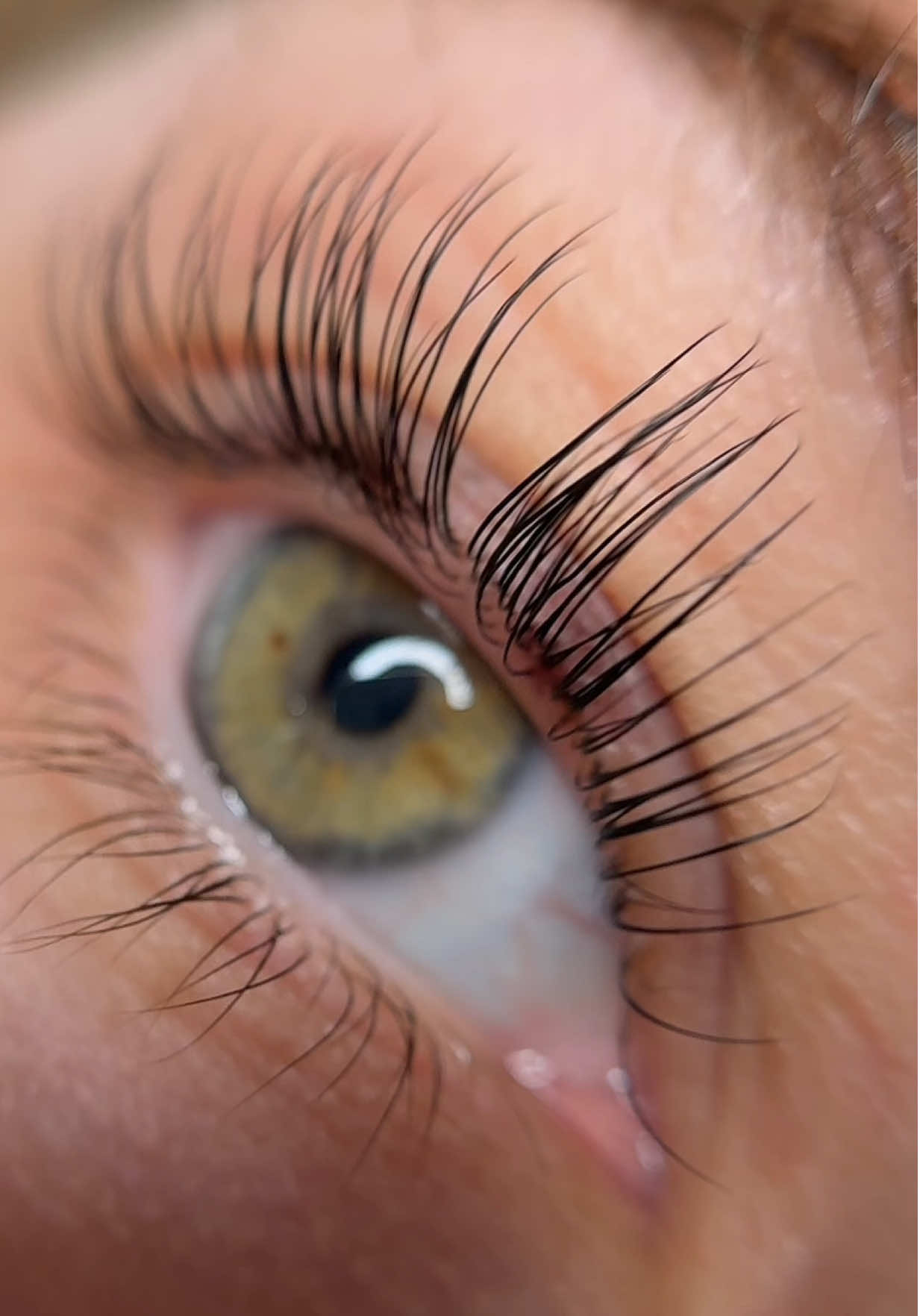 No mascara. No extensions. Just naturally flawless lift & curl