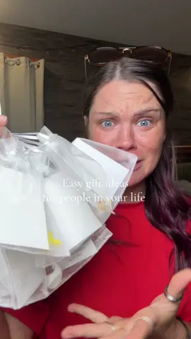 Easy and cheap gift ideas that you don’t have to think about are my JAM!  #cheapgiftidea #easygiftidea #employeegiftideas #employeeappreciation #workgifts 