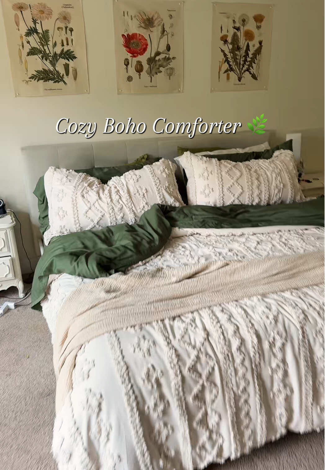 Mine is a king in the color Oatmilk! #bedsurecomforter #bohocomforter #cozybedroom #hotelbedding #bedsure 