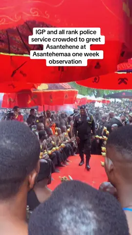 Salute the king 🤴 #Ghanapolice #IGP #ghanatiktok🇬🇭 #🇬🇭🇬🇭🇬🇧🇬🇧 #Asantehene #Asantehemaa #mrasante #Asanteman #fypシ 