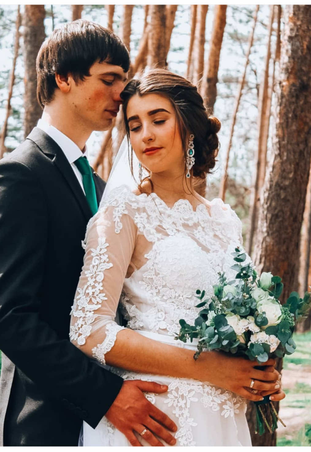 Яка чудова пісня ❤️😌 Не вистачає тільки фрази: «Тепер ми в п’ятьох».