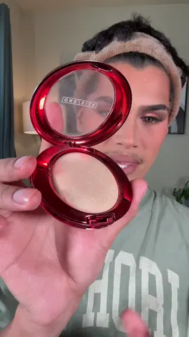 As per usual @ONE SIZE BEAUTY ATE with this new powder! 😫 #bouclésilkpowder #onesizepartner 